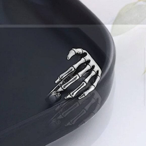 STERLING SILVER SKULL SKELETON FINGER AND HAND DIESIGN RING - Picture 4 of 7
